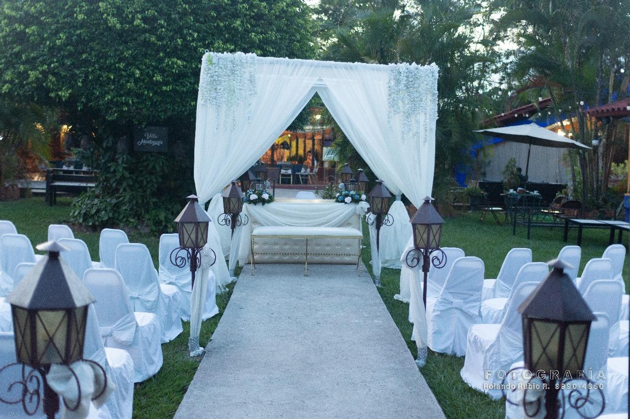 Ceremonia en el jardín de Villa Montecarlo